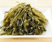 морская капуста в тарелке