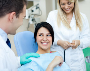 женщина у стоматолога