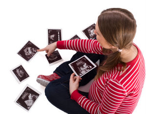 беременная со снимками УЗИ