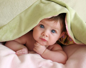 малыш под одеялом