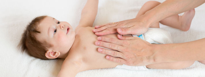 Болит живот у новорожденного массаж thumbnail