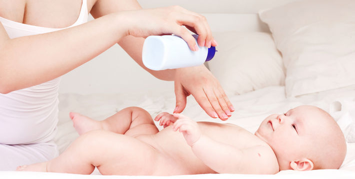 Что лучше присыпка или крем. Как правильно пользоваться детской присыпкой? Инструкция для молодых родителей