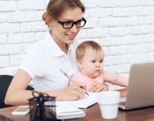 мама работает с ребенком